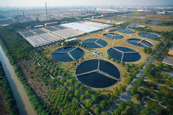華東空氣懸浮風(fēng)機(jī)案例-駐馬店**污水處理廠